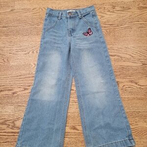 Distressed Raw Hem Demin Jeans with Butterfly Patch